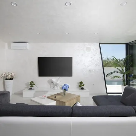 Luxury Kevin By Interhome * ميدولين