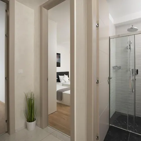 Luxury Kevin By Interhome מדולין